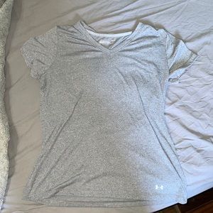 Gray Under Armour heatgear loose top